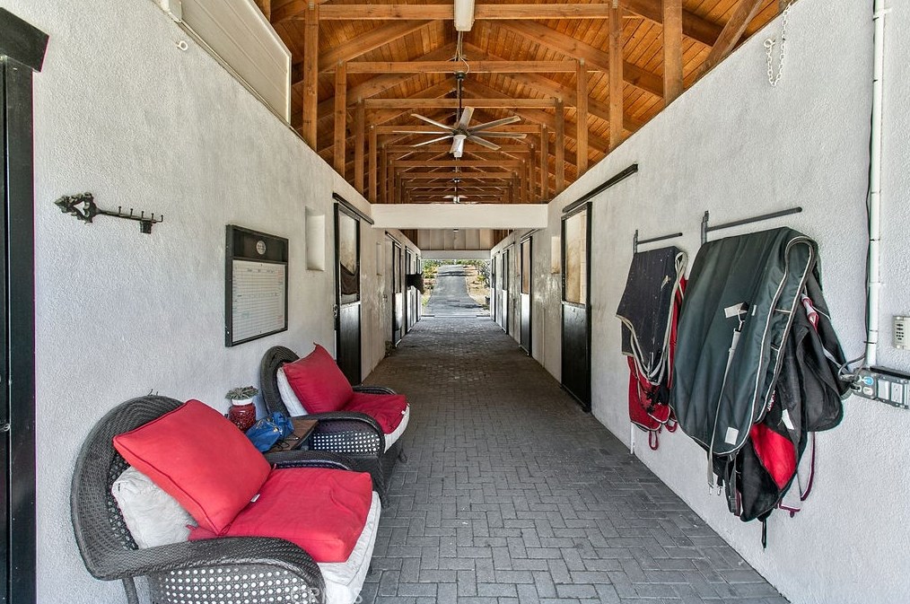 39315 Calle De Suenos, Murrieta CA  92562-7309 exterior