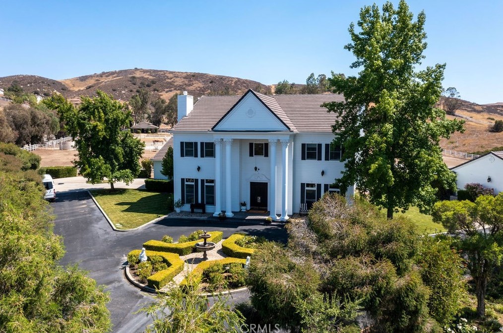 39315 Calle De Suenos, Murrieta CA  92562-7309 exterior