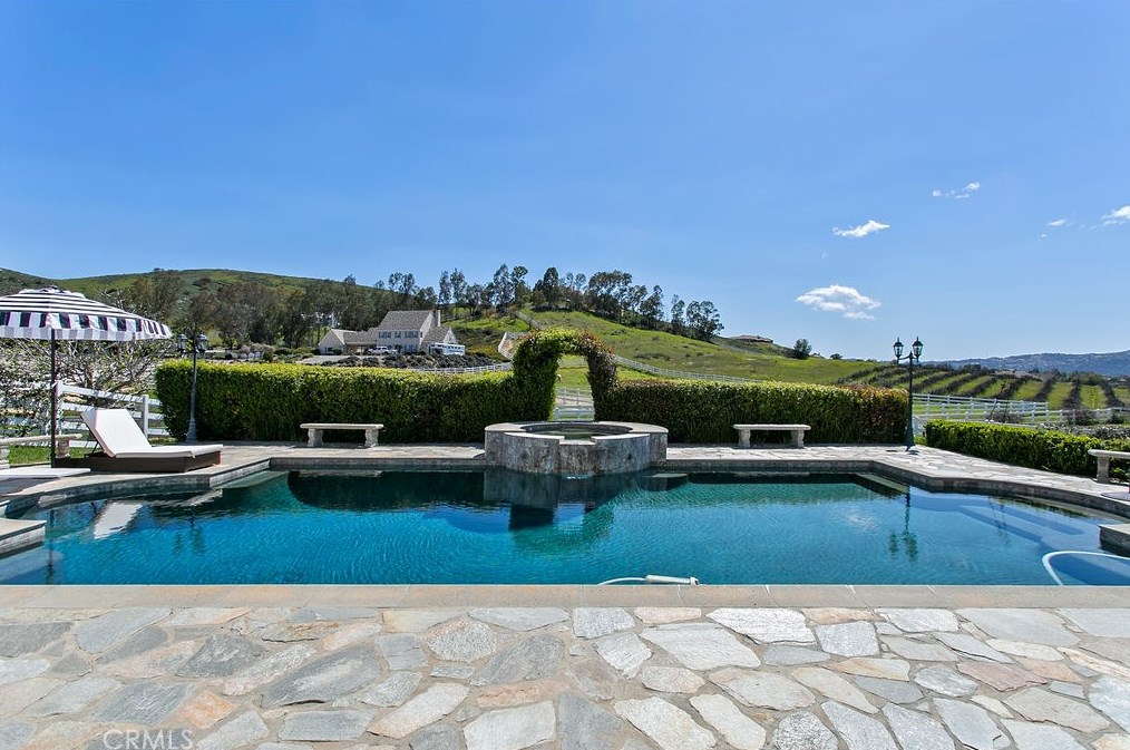 39315 Calle De Suenos, Murrieta CA  92562-7309 exterior