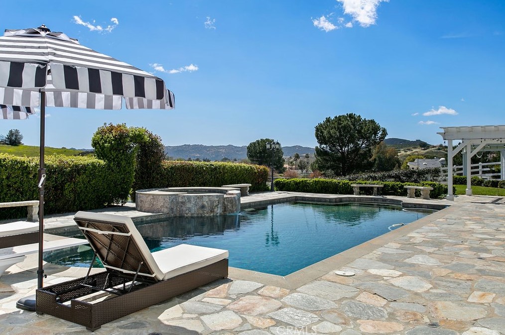 39315 Calle De Suenos, Murrieta CA  92562-7309 exterior