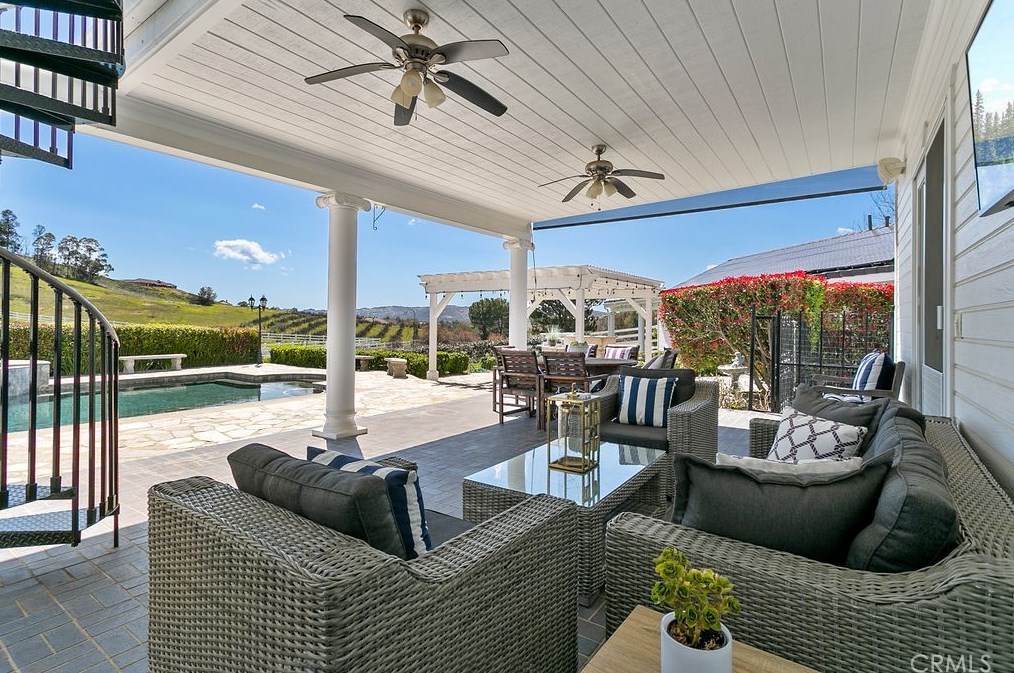 39315 Calle De Suenos, Murrieta CA  92562-7309 exterior