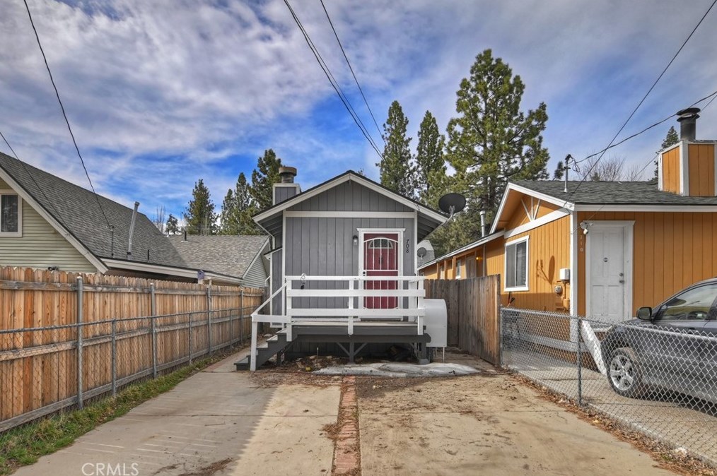708 W Country Club Blvd, Big Bear City, CA 92314