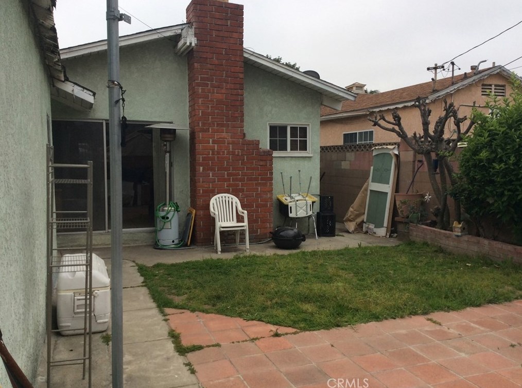 6415 Hereford Dr, Los Angeles CA  90022-5425 exterior