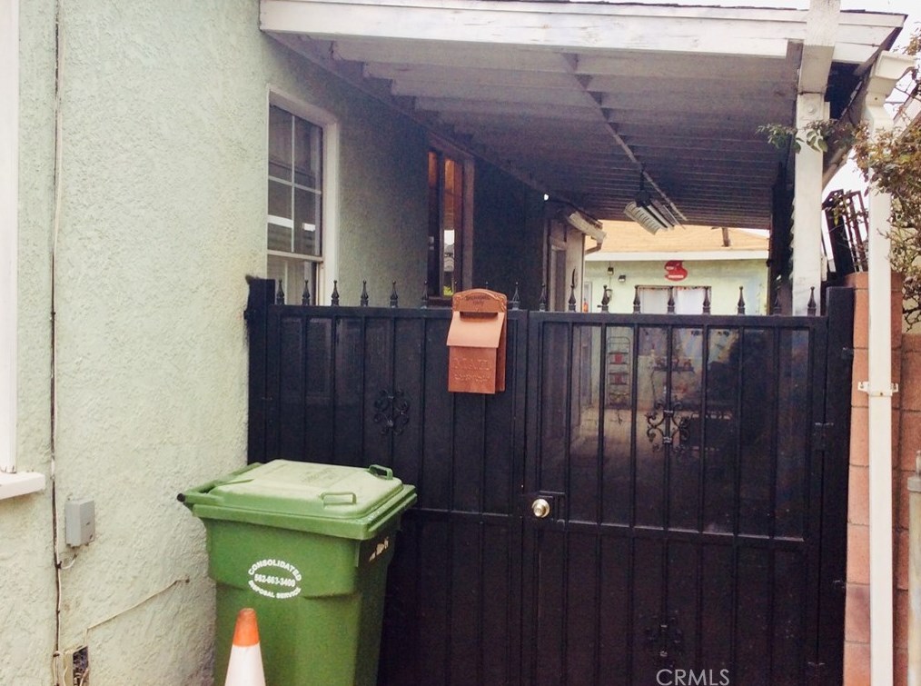 6415 Hereford Dr, Los Angeles CA  90022-5425 exterior