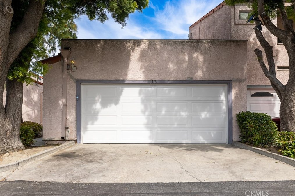 116 Racquet Club Dr, Compton, CA 90220