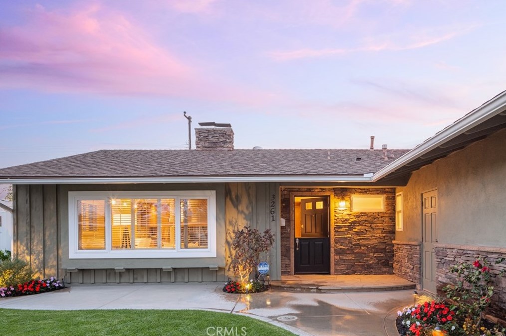 3261 Michigan Ave, Costa Mesa, CA 92626-2251