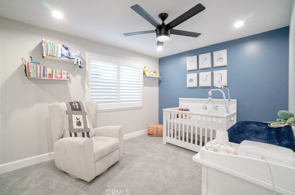 16372 Magellan Ln, Huntington Beach CA  92647-3527 exterior