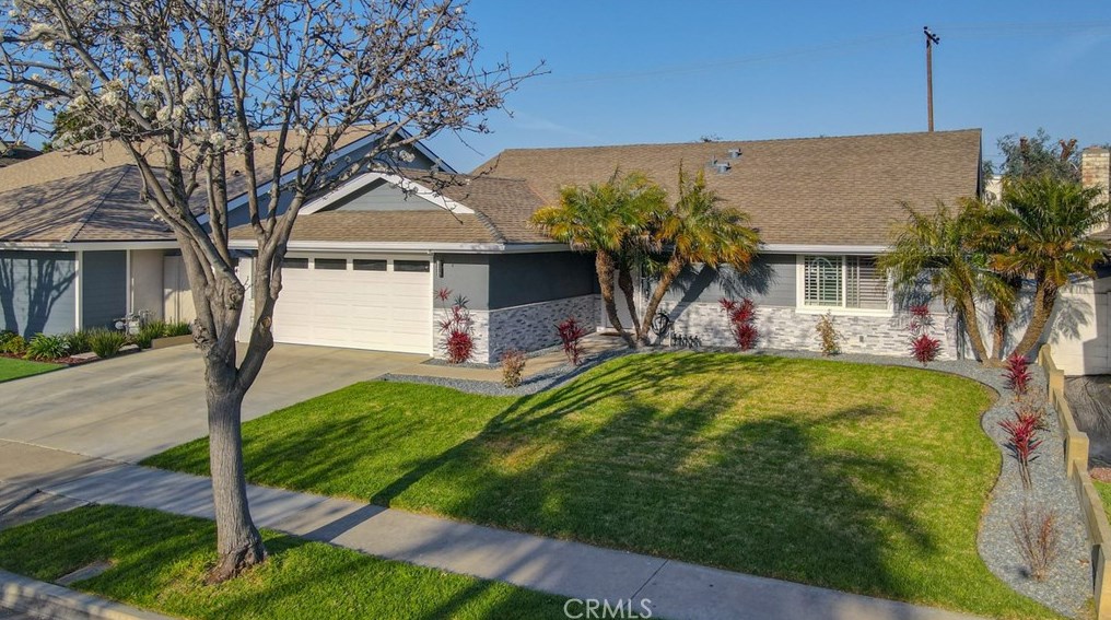 16372 Magellan Ln, Huntington Beach CA  92647-3527 exterior
