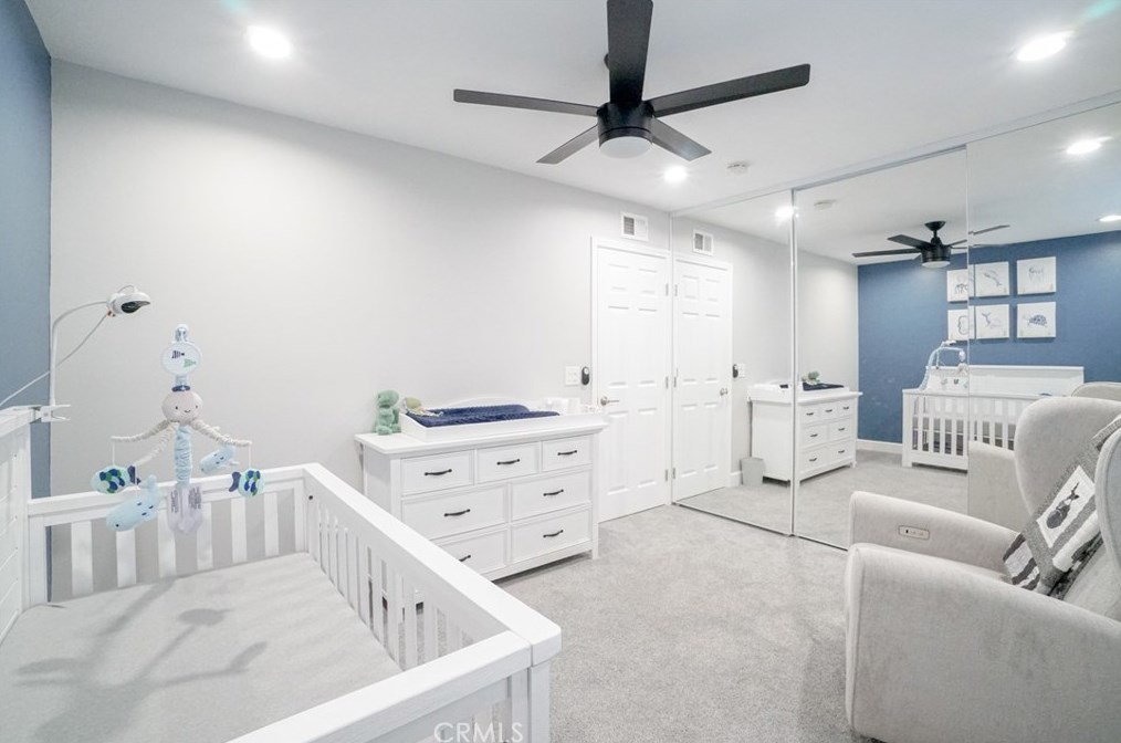 16372 Magellan Ln, Huntington Beach CA  92647-3527 exterior