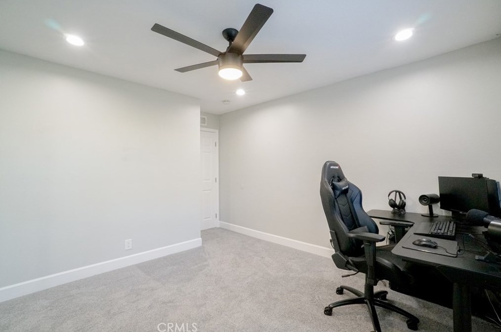 16372 Magellan Ln, Huntington Beach CA  92647-3527 exterior