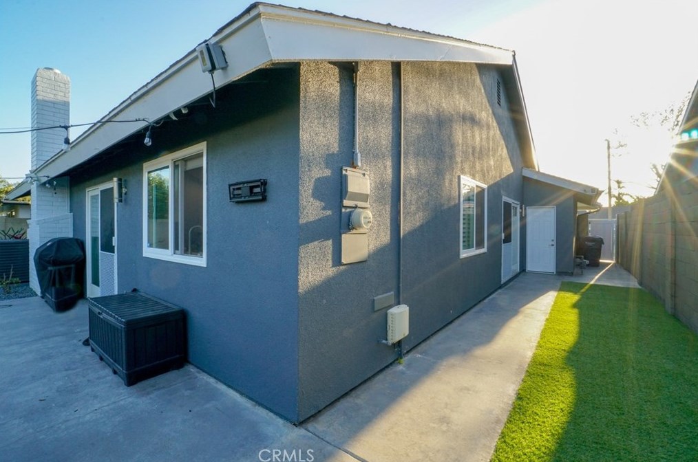 16372 Magellan Ln, Huntington Beach CA  92647-3527 exterior