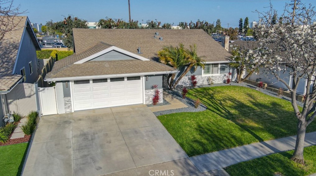 16372 Magellan Ln, Huntington Beach CA  92647-3527 exterior