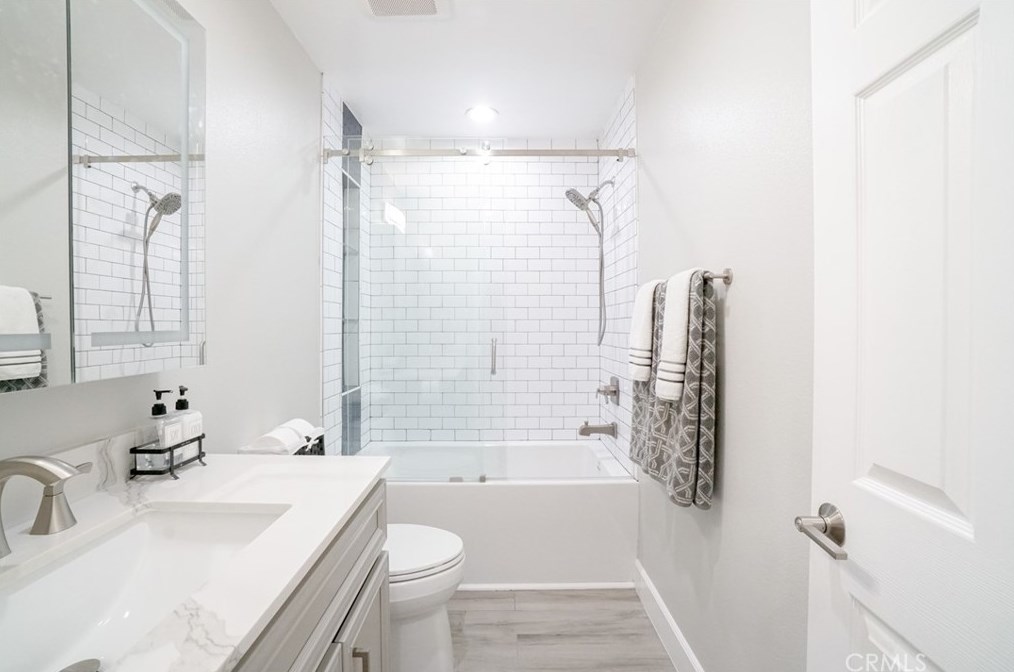 16372 Magellan Ln, Huntington Beach CA  92647-3527 exterior