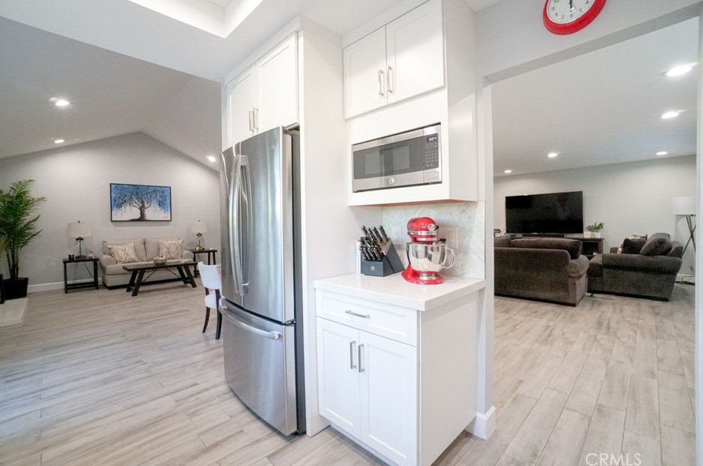 16372 Magellan Ln, Huntington Beach CA  92647-3527 exterior