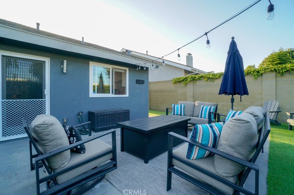 16372 Magellan Ln, Huntington Beach CA  92647-3527 exterior