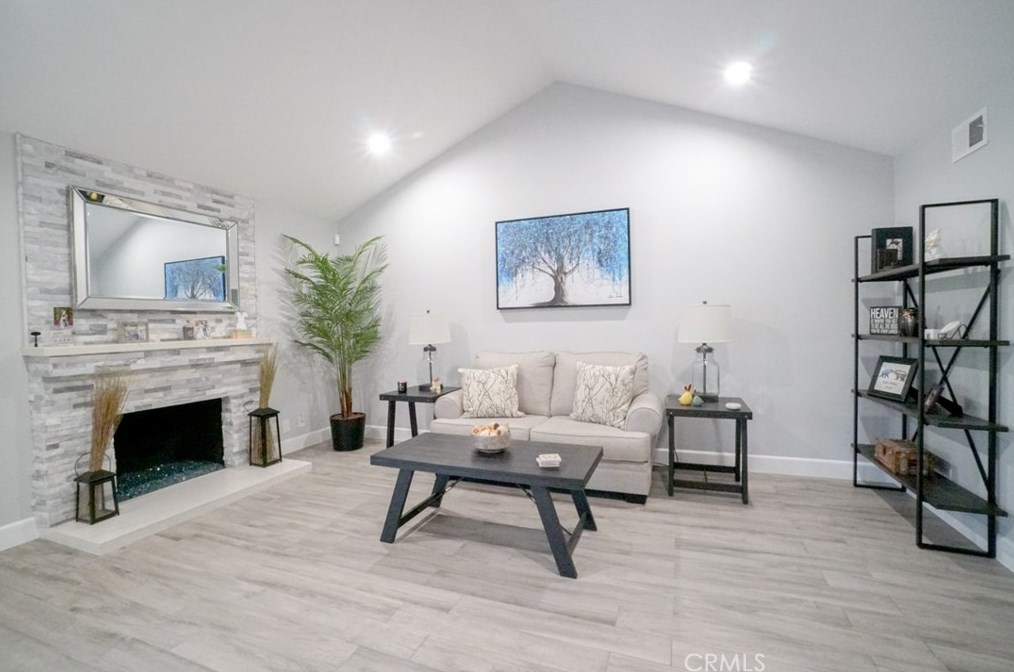 16372 Magellan Ln, Huntington Beach CA  92647-3527 exterior