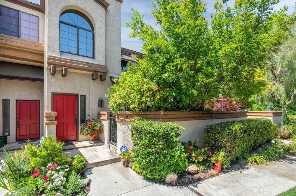 4 Deerpath Pl, Pomona, CA 91766-6701