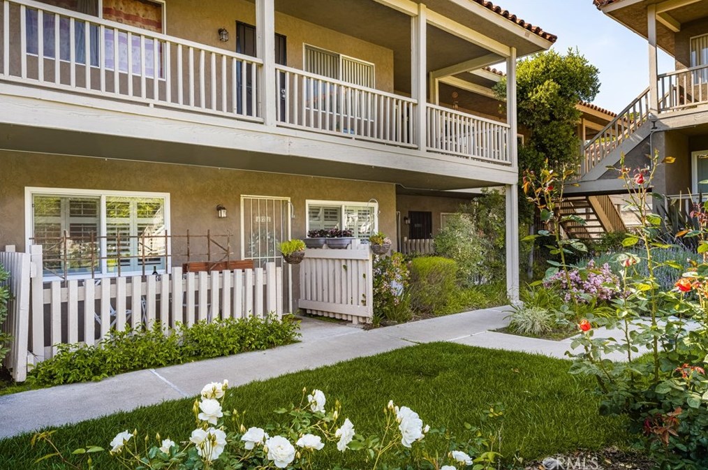 611 S La Veta Park Cir #121, Orange, CA 92868