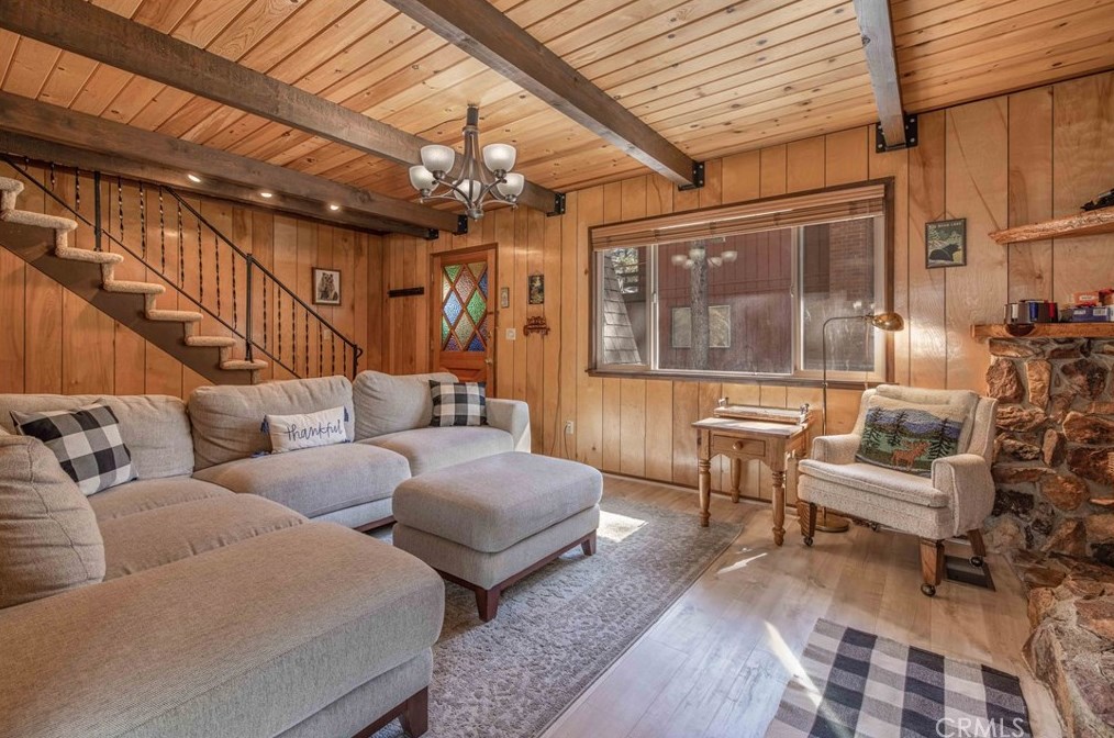 919 Mountain Ln, Big Bear City, CA 92314