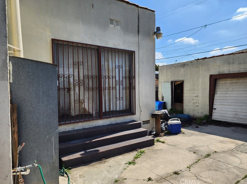 742 91st St, Los Angeles, CA 90002-1622