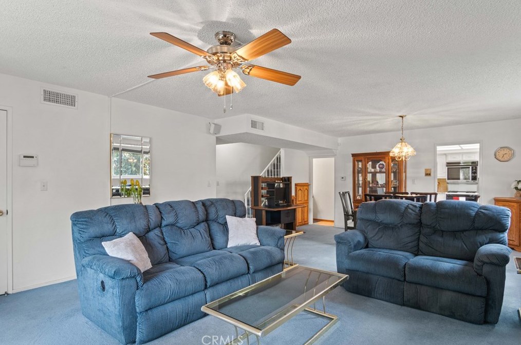 17220 Chatsworth St #1, San Fernando, CA 91344
