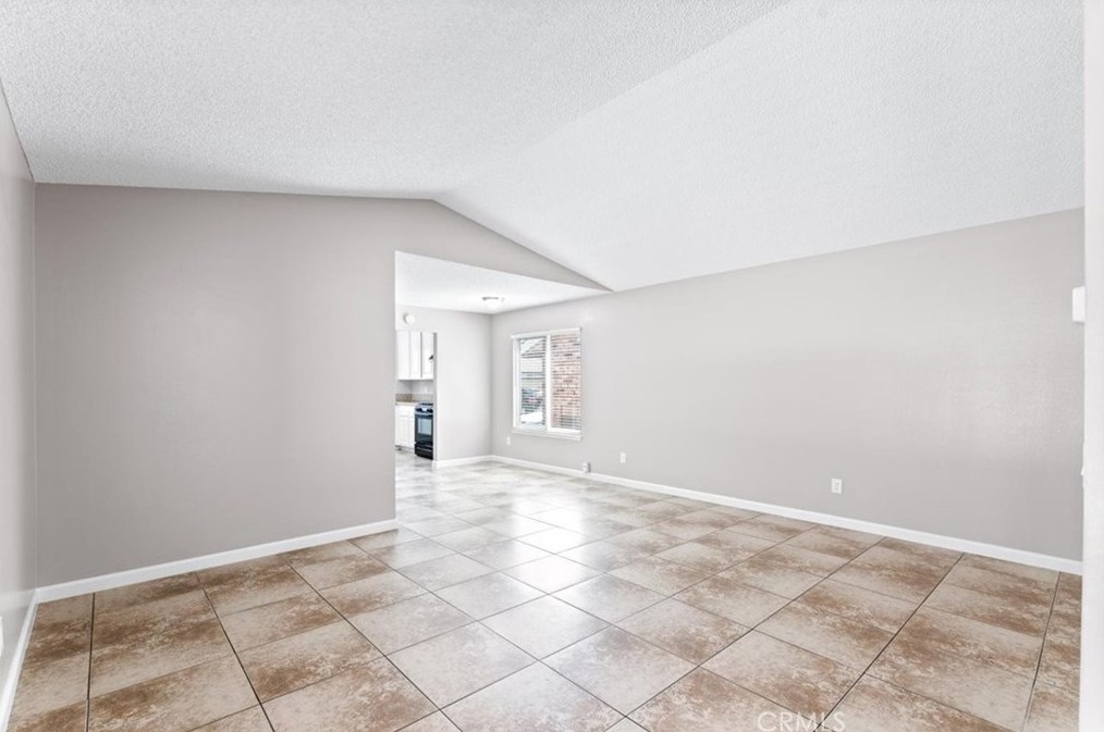 870 S Loretta St, Rialto, CA 92376