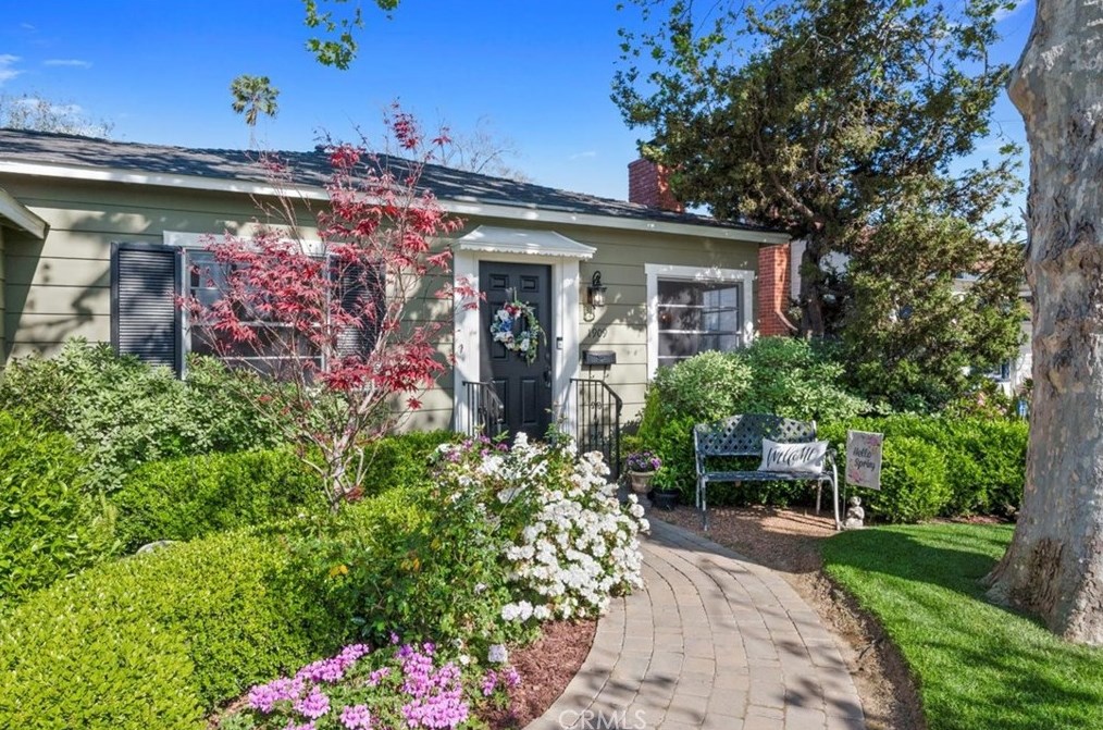 1909 Poinsettia St, Santa Ana, CA 92706