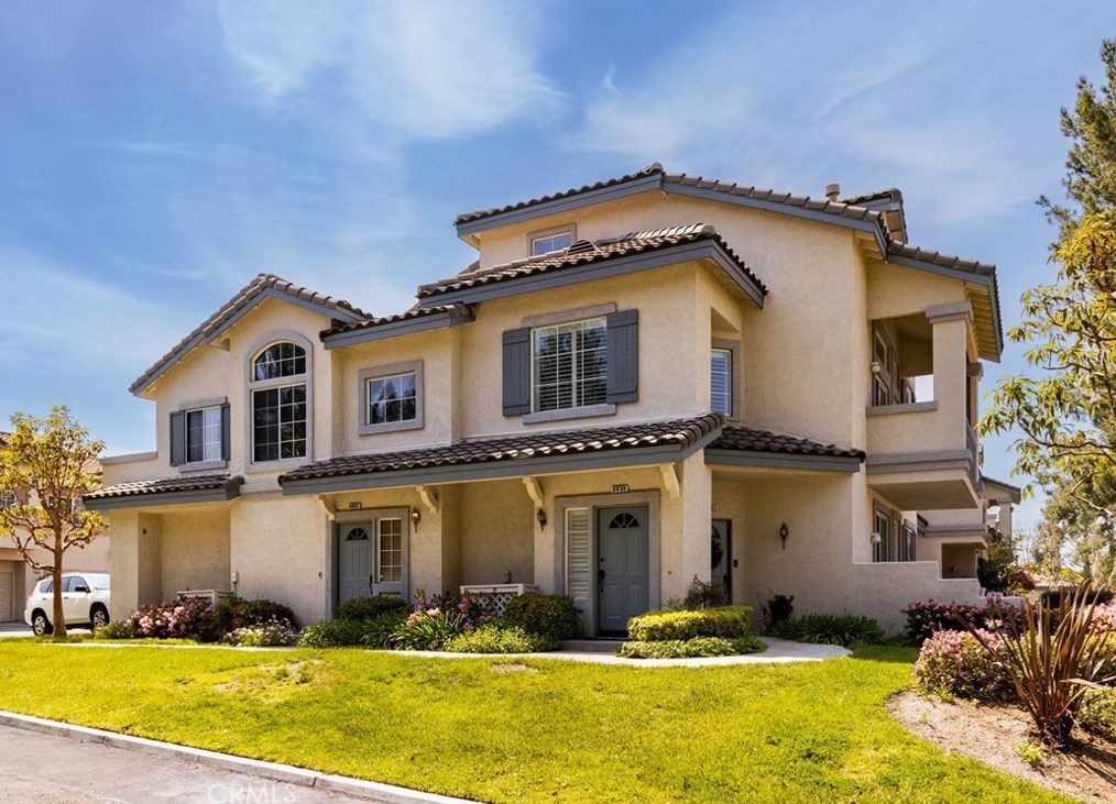 8065 E Treeview Ct, Anaheim, CA 92808