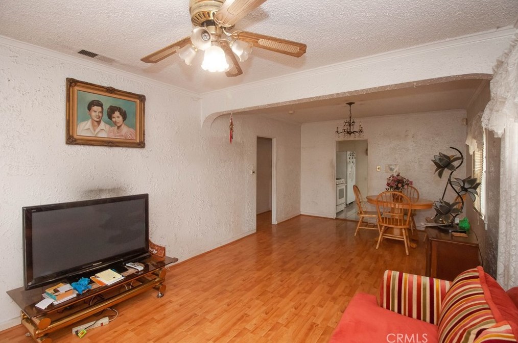 3869 W 132nd St, Hawthorne, CA 90250