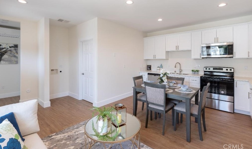 2944 Norton Ave, Los Angeles CA  90018-2850 exterior