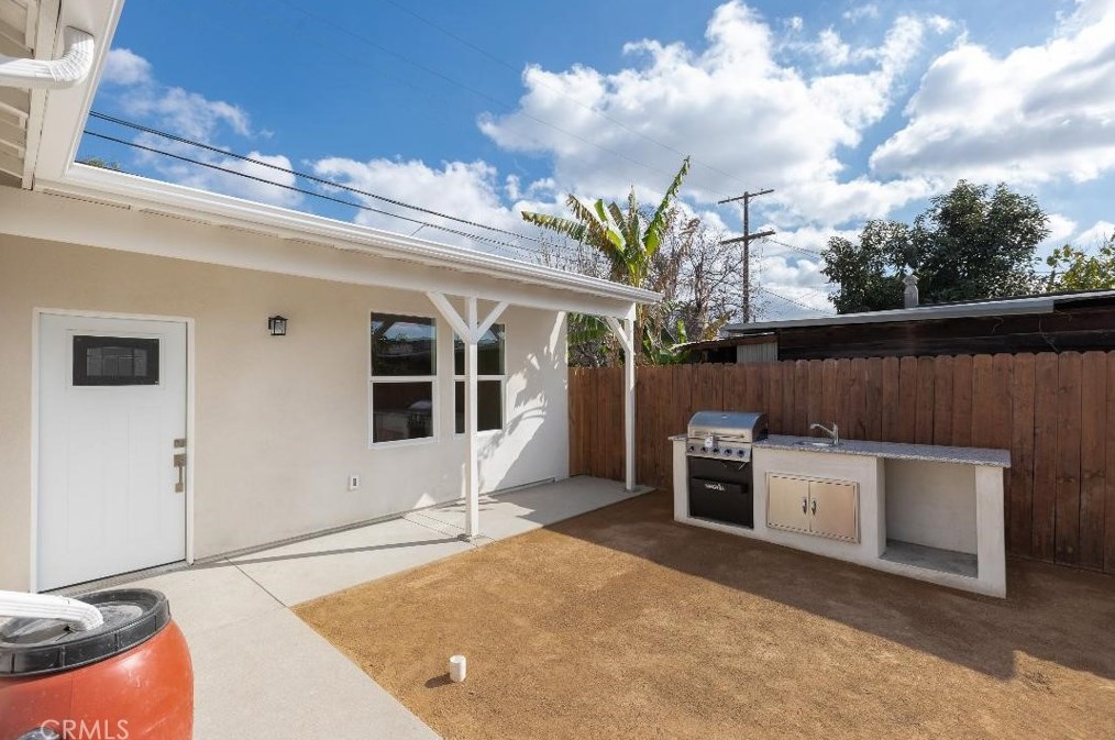 2944 Norton Ave, Los Angeles CA  90018-2850 exterior