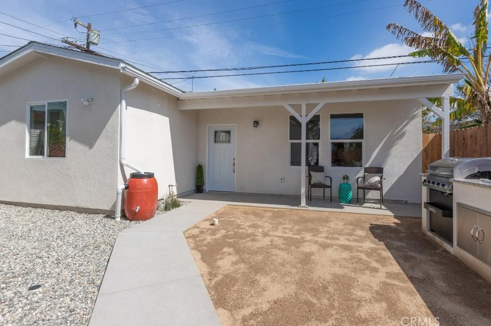 2944 Norton Ave, Los Angeles CA  90018-2850 exterior