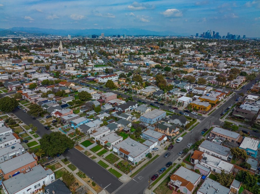 2944 Norton Ave, Los Angeles CA  90018-2850 exterior