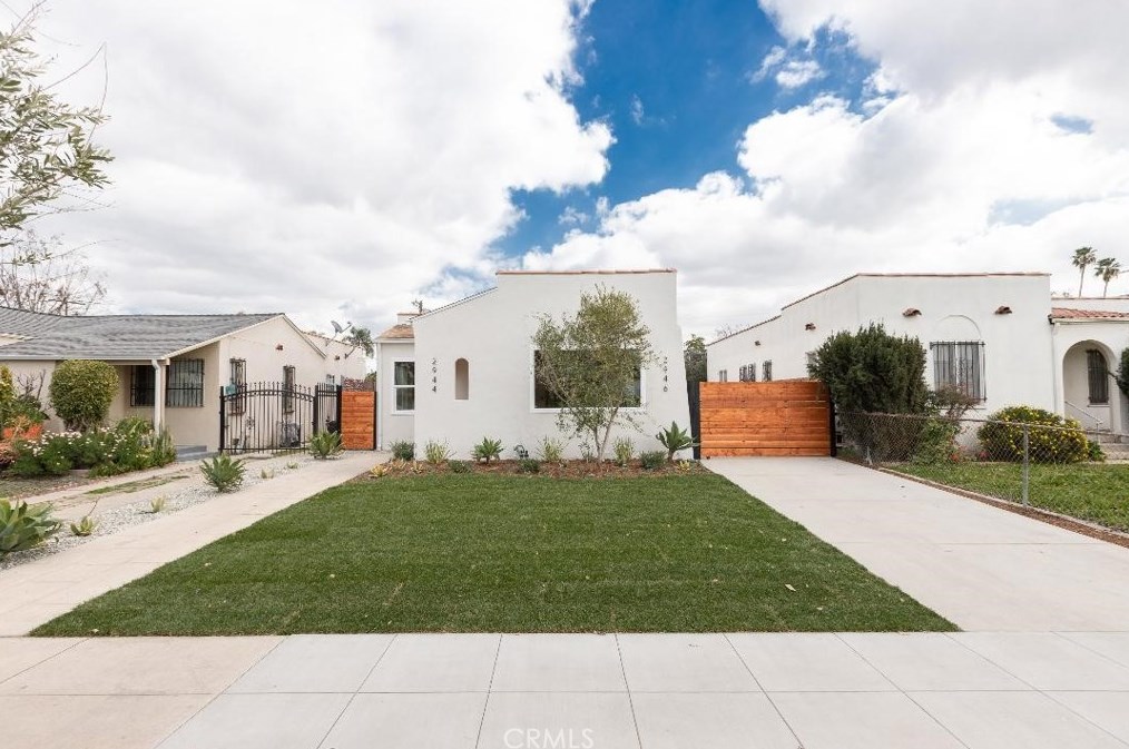2944 Norton Ave, Los Angeles CA  90018-2850 exterior