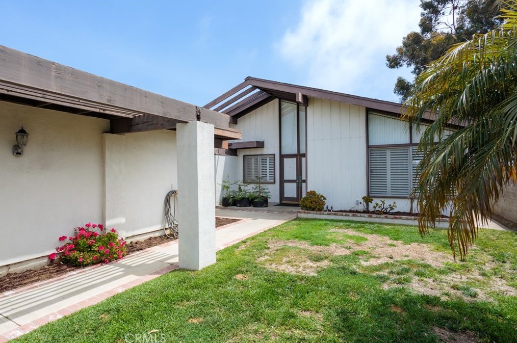 19452 Summer Breeze Ln, Huntington Beach, CA 92648