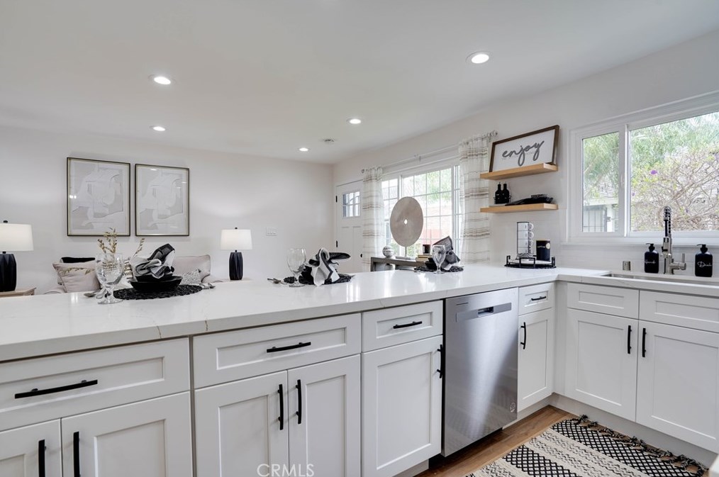 2421 Saratoga Way, Costa Mesa, CA 92626