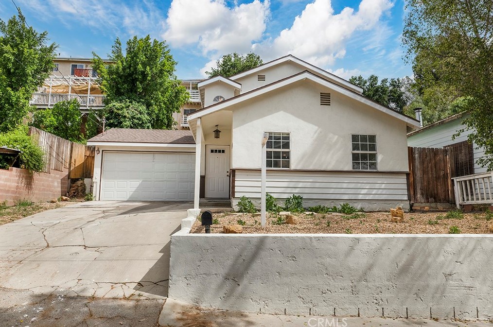 23219 Raymond St, Chatsworth, CA 91311-6425