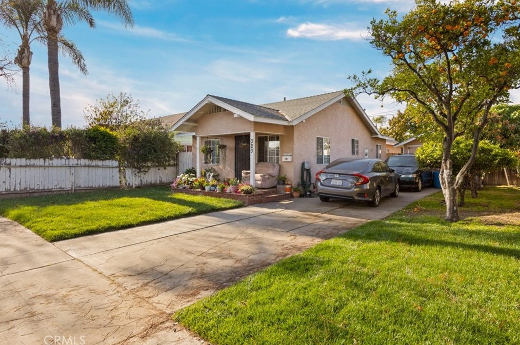 323 E Pomona St, Santa Ana, CA 92707