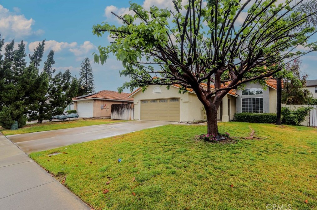 2466 W Sunrise Dr, Rialto, CA 92377