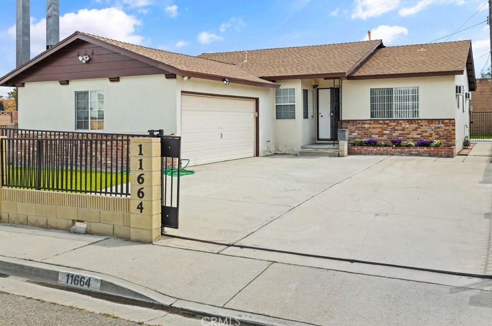 11664 169th St, Artesia, CA 90701-1708
