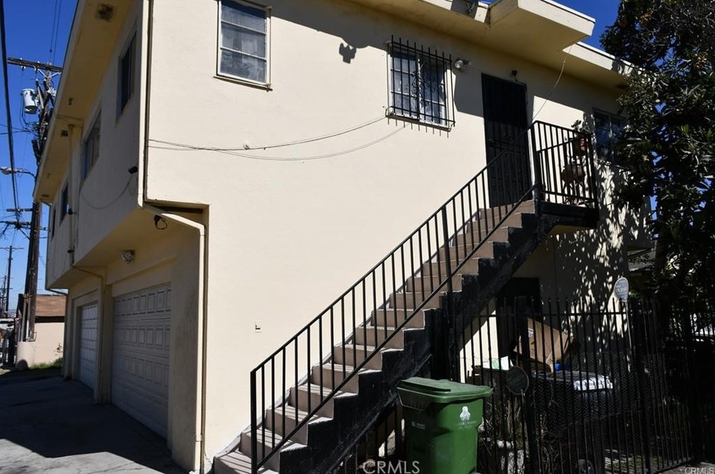 945 76th St, Los Angeles, CA 90001-2435