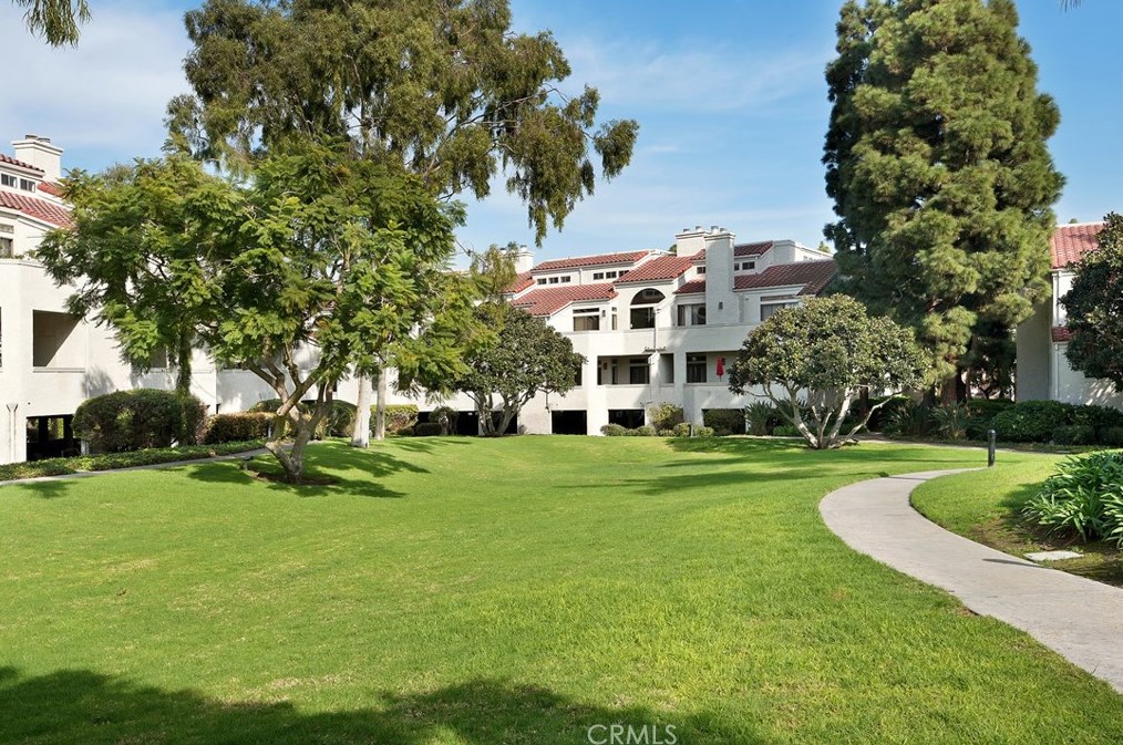 17151 Corbina Ln, Huntington Beach CA  92649-5179 exterior