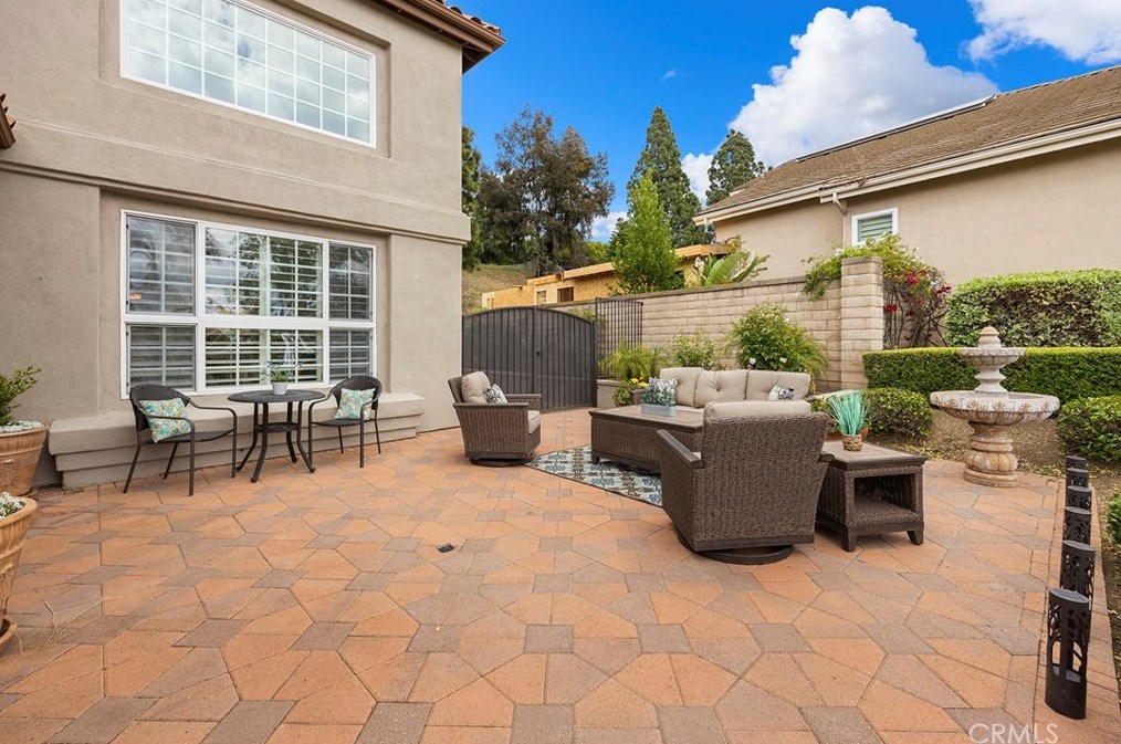 5378 Los Monteros, Yorba Linda CA  92887-5107 exterior