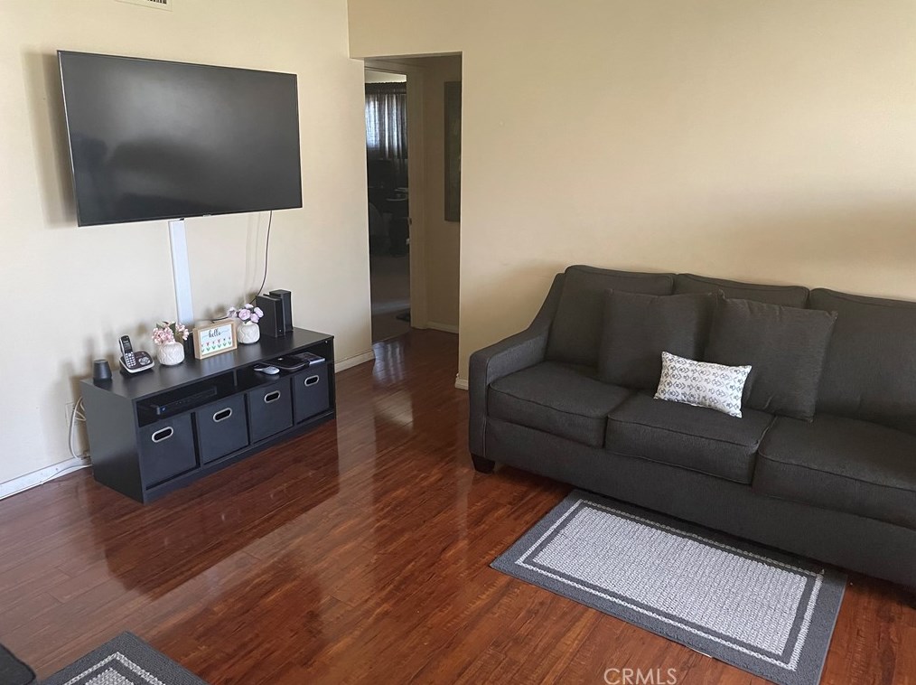 8558 Alameda St, Downey, CA 90242