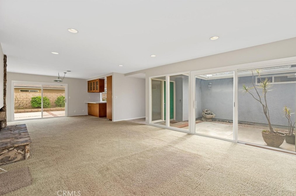 9432 Tiki Cir, Huntington Beach CA  92646-8349 exterior