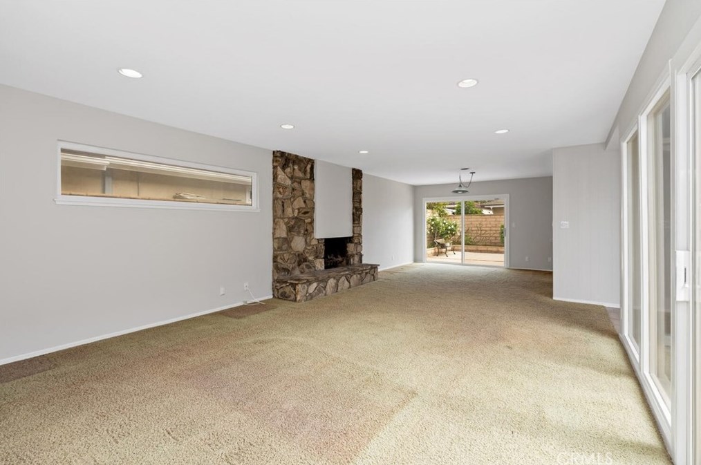 9432 Tiki Cir, Huntington Beach CA  92646-8349 exterior