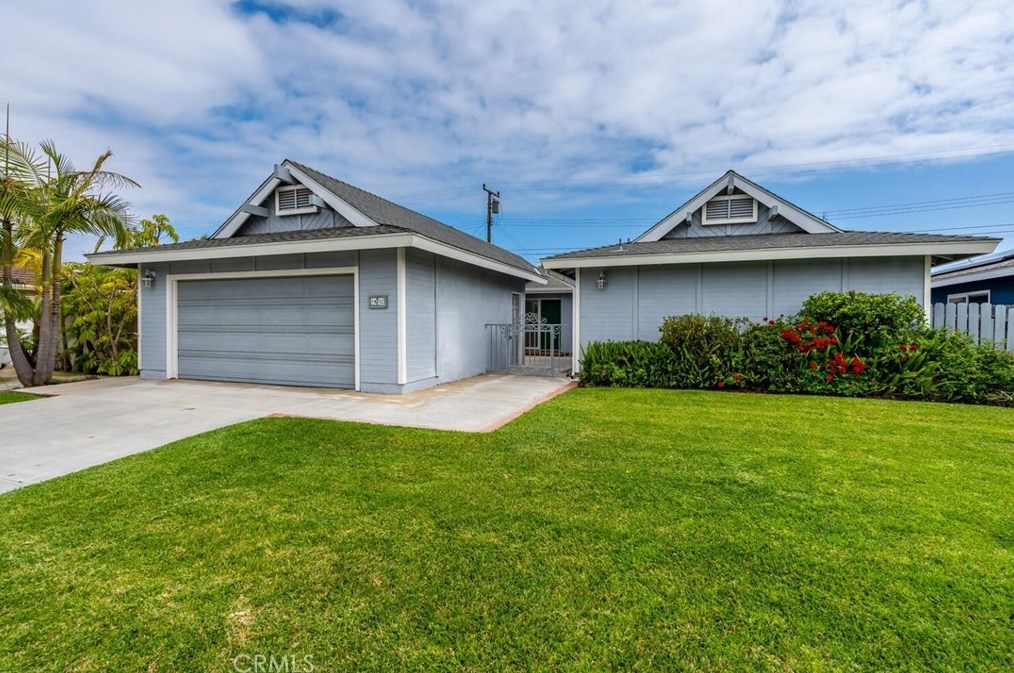 9432 Tiki Cir, Huntington Beach, CA 92646-8349