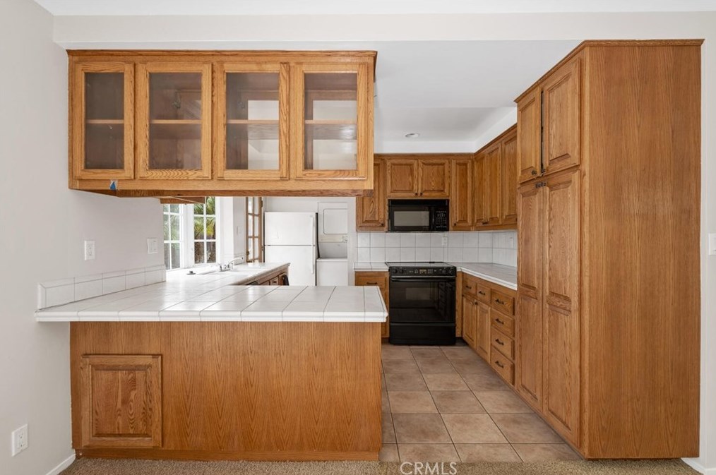 9432 Tiki Cir, Huntington Beach CA  92646-8349 exterior