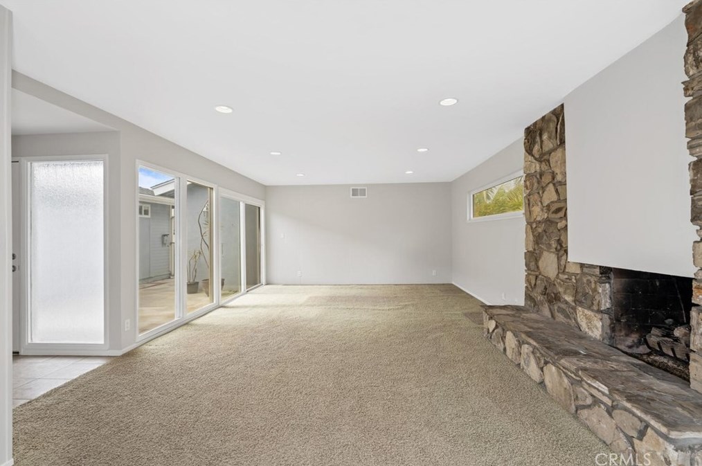 9432 Tiki Cir, Huntington Beach CA  92646-8349 exterior