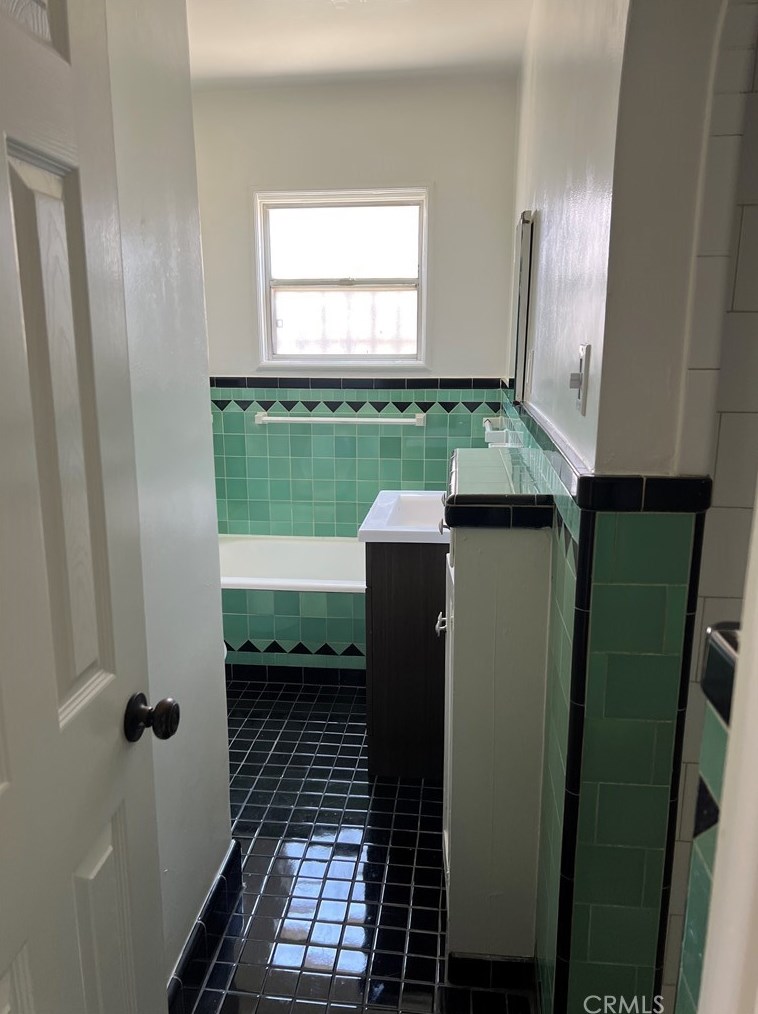 1931 67th St, Los Angeles, CA 90001-2141